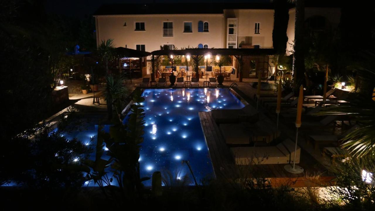 Hotel La Piscine Le Lavandou Exterior photo